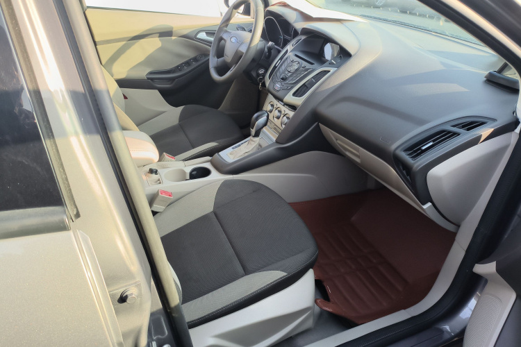 福特 福克斯 2012款 三厢 1.6L 自动舒适型局部细节41