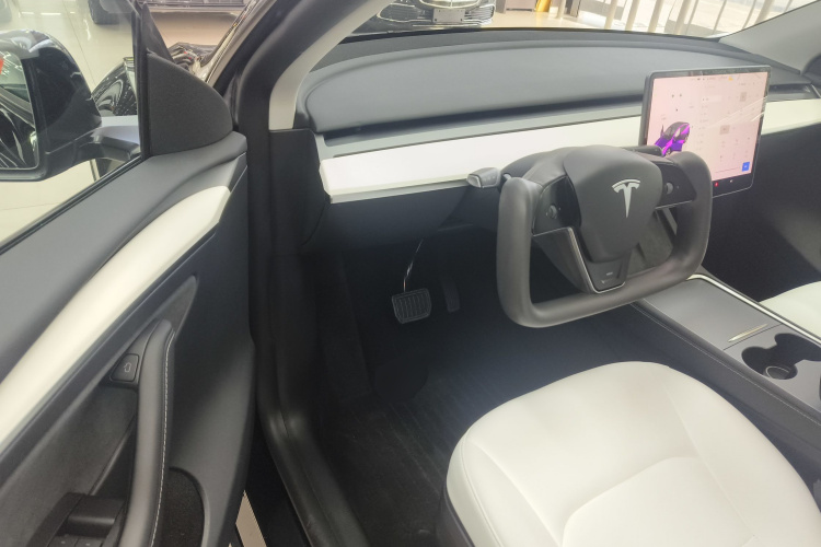 特斯拉 Model Y 2022款 改款 后轮驱动版中控内饰7003