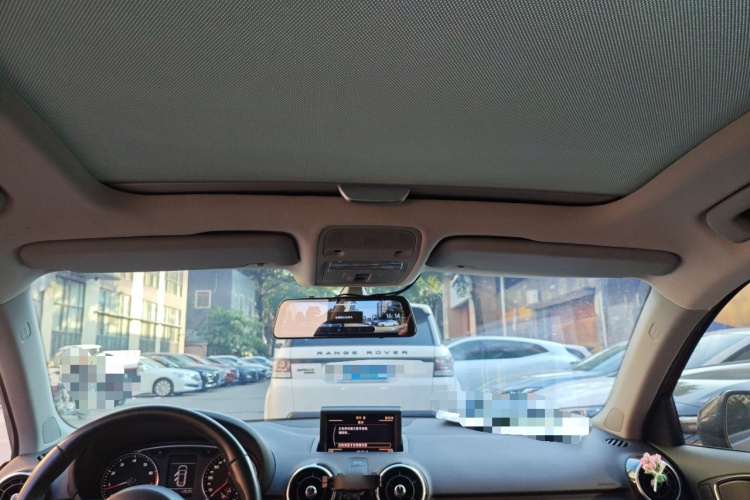 奥迪A1 2014款 30 TFSI Sportback舒适型中控内饰22