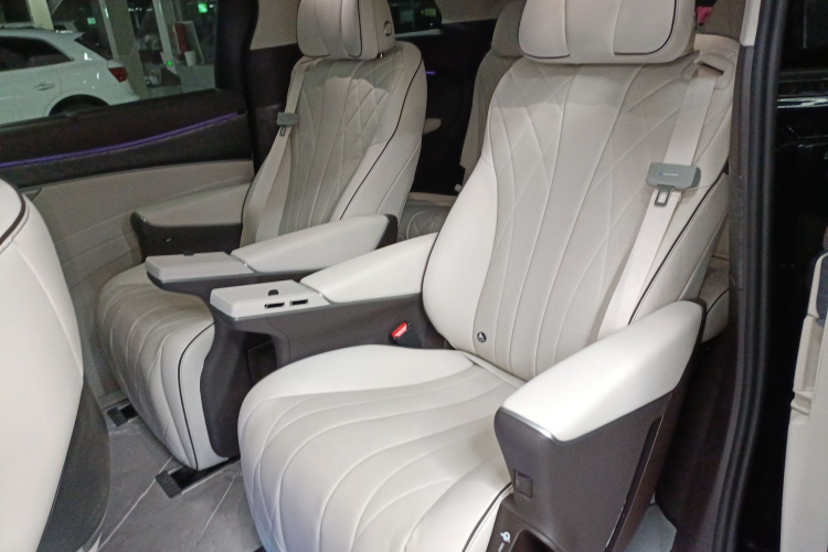 腾势D9 2024款 DM-i 980 四驱尊贵型中控内饰21