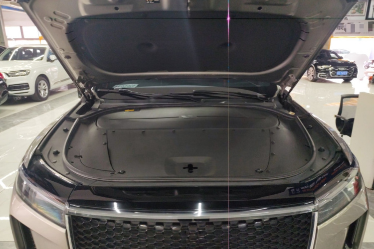 理想汽车 理想ONE 2020款 增程7座版机舱底盘24