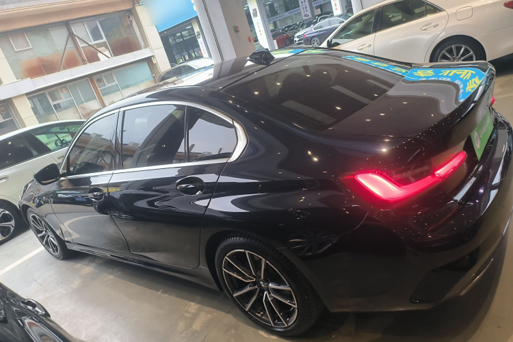 宝马3系 2022款 改款 320Li M运动套装车身外观4