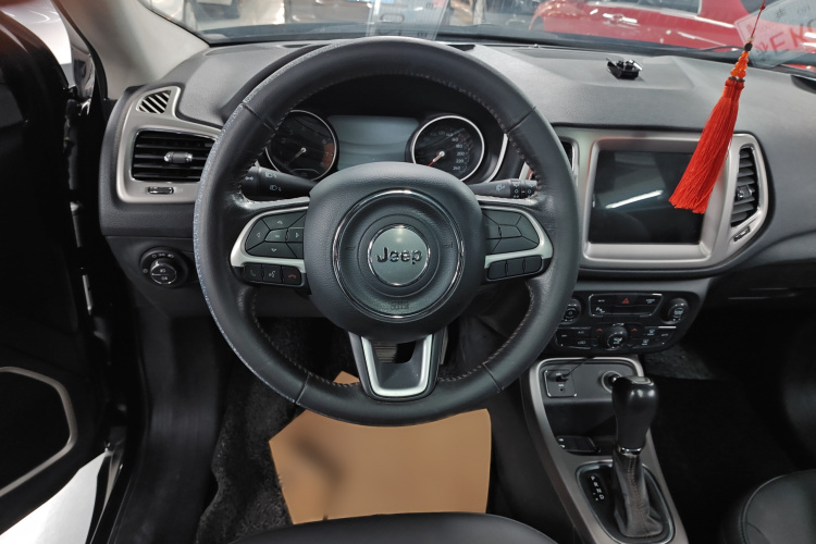 Jeep 指南者 2017款 200T 自动家享版局部细节13