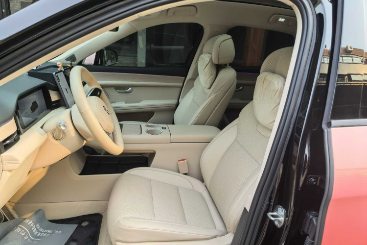 鸿蒙智行 问界M5 2025款 增程 Ultra 后驱版中控内饰7006