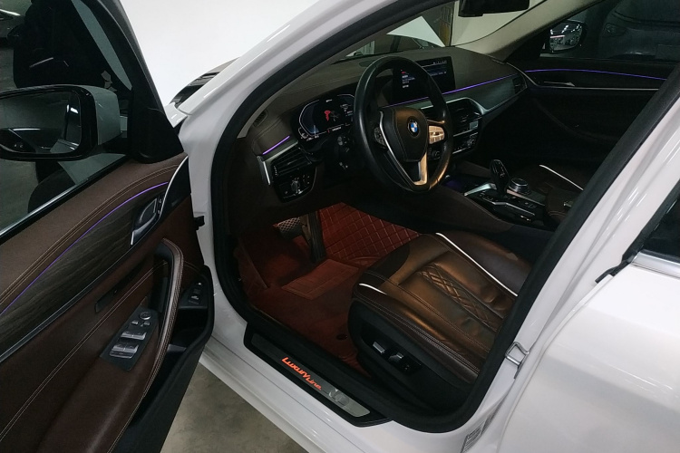 宝马5系新能源 2020款 里程升级版 530Le 豪华套装中控内饰20