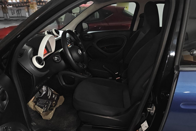 smart forfour 2018款 1.0L 52千瓦灵动版中控内饰19