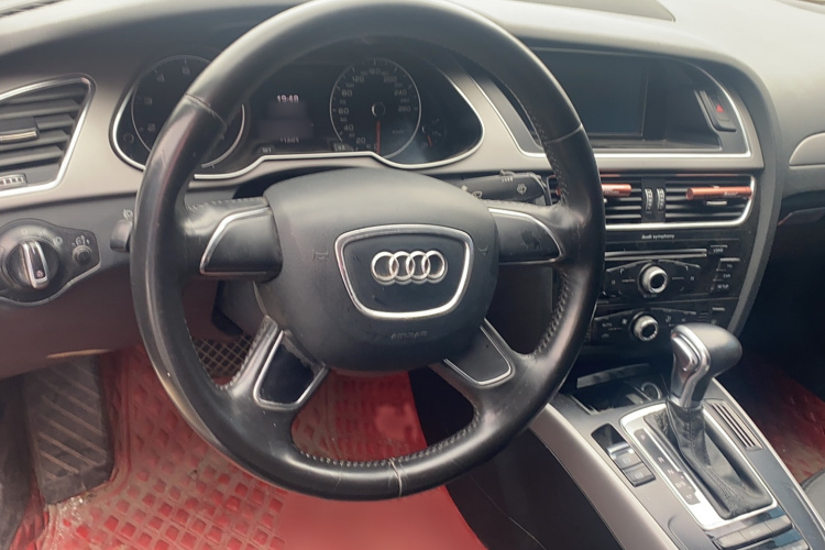 奥迪A4L 2013款 30 TFSI 自动舒适型中控内饰7003