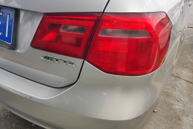 大众 捷达 2013款 1.6L 手动时尚型车身外观9