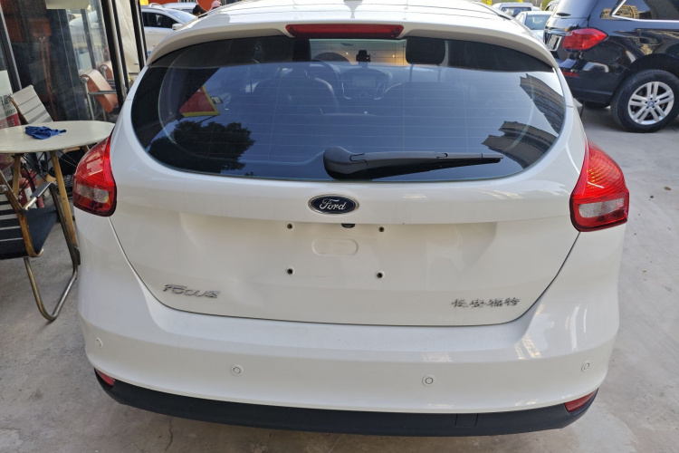 福特 福克斯 2017款 两厢 1.6L 自动风尚型智行版车身外观6