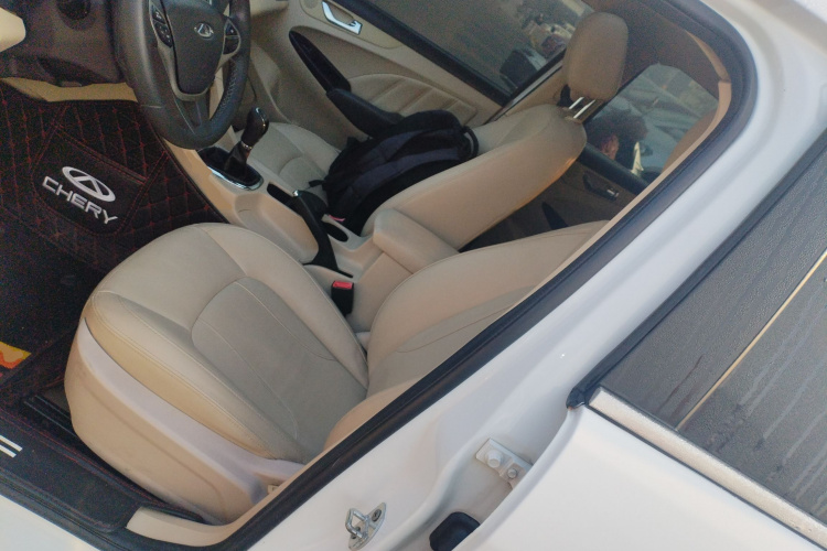 奇瑞 艾瑞泽7 2015款 1.6L 手动致尚版中控内饰19