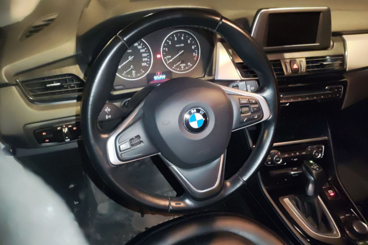 宝马2系旅行车 2016款 218i 领先型中控内饰13