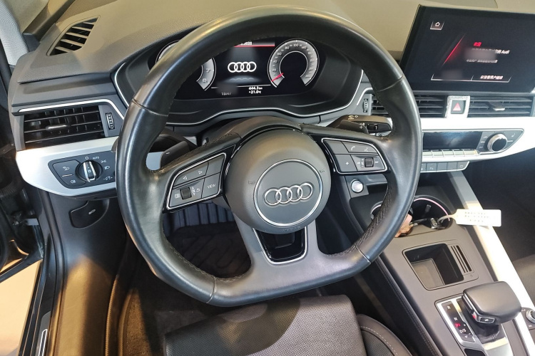 奥迪A4L 2022款 40 TFSI 豪华动感型中控内饰13