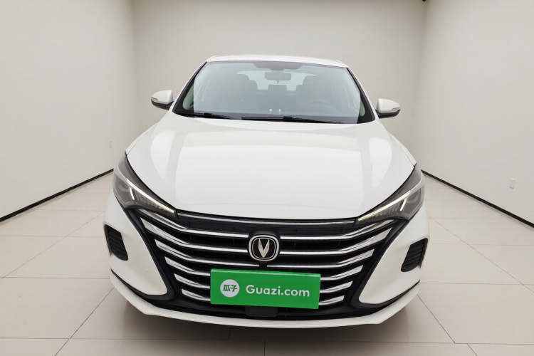 长安 逸动 2022款 PLUS 1.6L GDI 手动精英型车身外观2