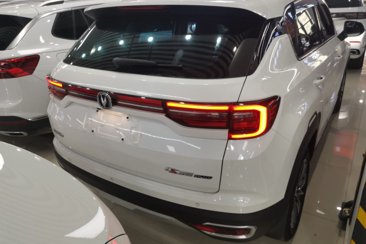 长安CS35PLUS 2019款 1.6L 手动酷联版车身外观6