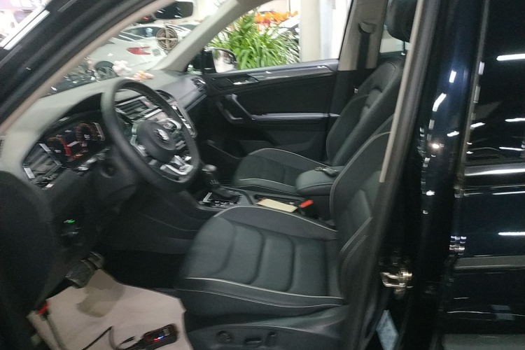 大众 途观L 2021款 330TSI 自动两驱R-Line旗舰版中控内饰19