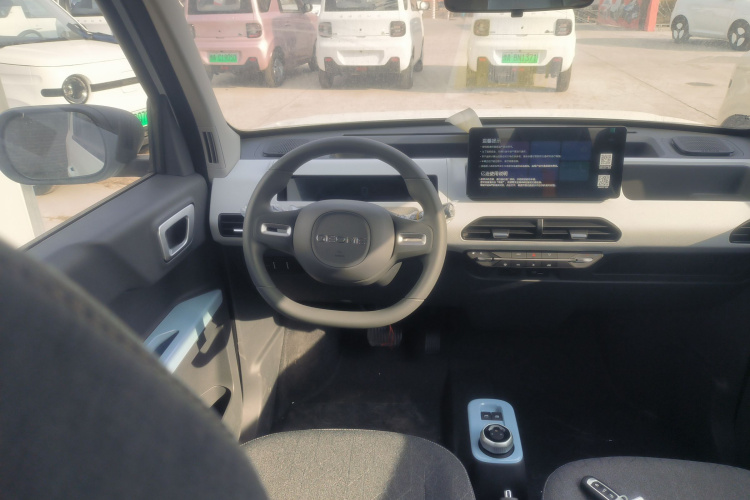 吉利银河 2024款 熊猫mini 200km 耐力熊中控内饰13