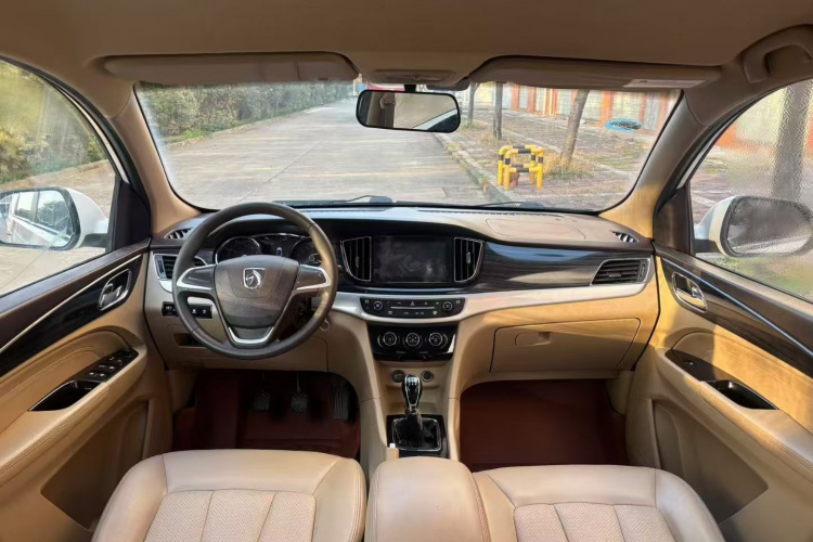 宝骏730 2016款 1.5L 手动舒适型 7座 国V中控内饰7001