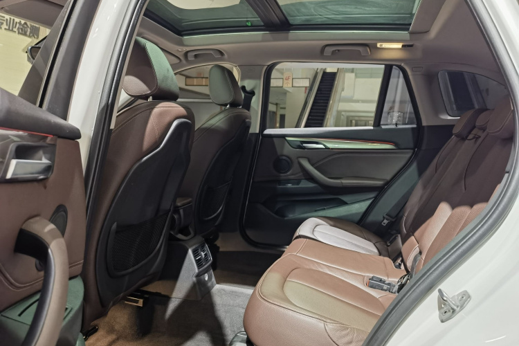 宝马X1 2018款 sDrive18Li 尊享型中控内饰7002