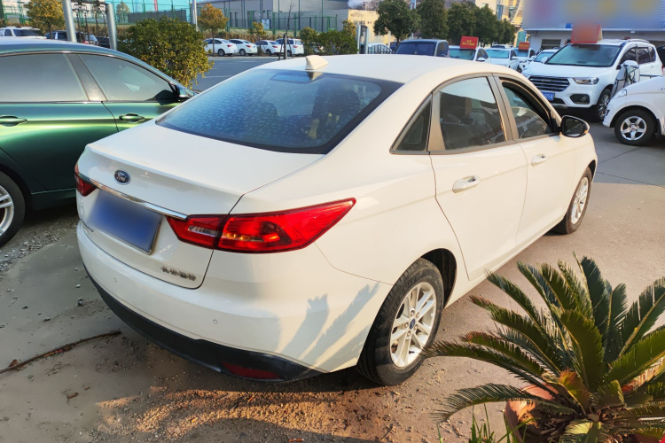 福特 福睿斯 2019款 改款 1.5L 手动质享型 国VI车身外观7