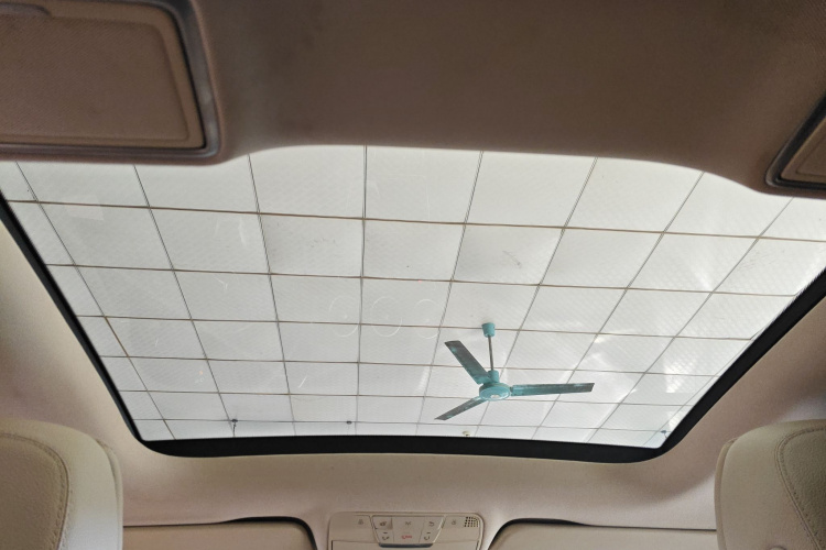 奔驰C级 2015款 C 200 L 运动型局部细节22