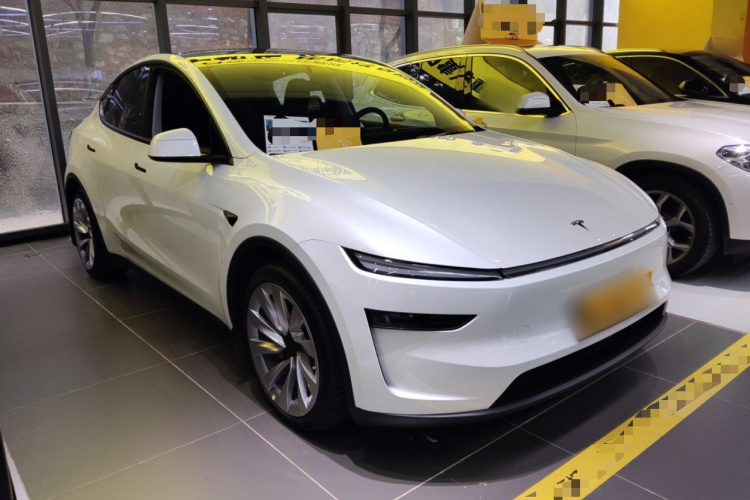 特斯拉 Model Y 2025款 后轮驱动 首发版车身外观3