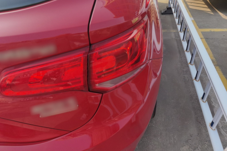 菲亚特 致悦 2014款 1.4T 自动运动版车身外观9