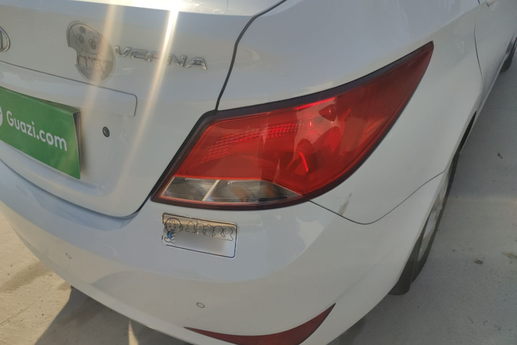 现代 瑞纳 2014款 1.4L 自动智能型GLS车身外观9