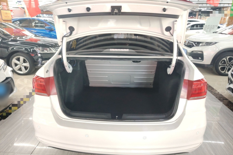 大众 桑塔纳 2021款 1.5L 自动风尚版机舱底盘23