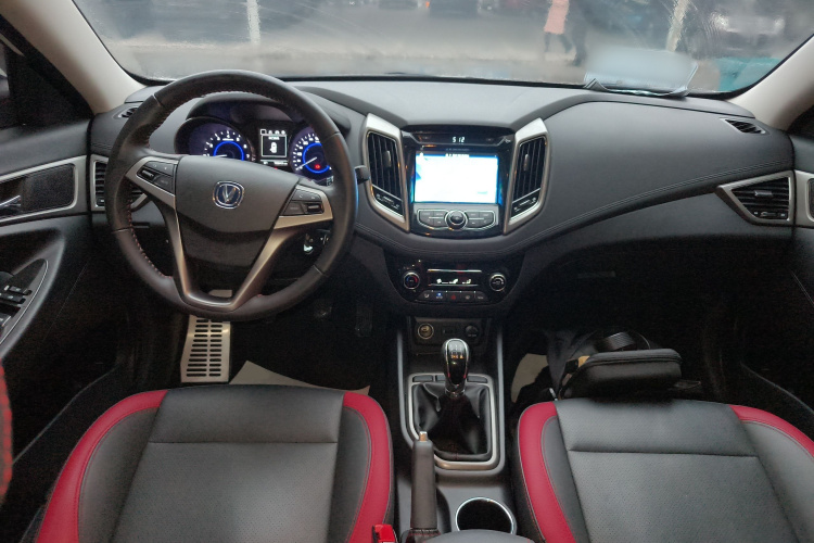 长安 逸动 2016款 XT 1.6L 手动俊酷型中控内饰12