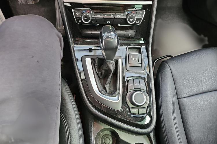 宝马2系旅行车 2019款 218i 领先型中控内饰7006