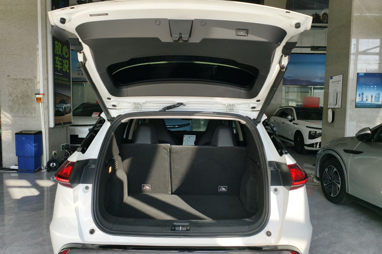 小鹏G3 2020款 520 尊享版机舱底盘23