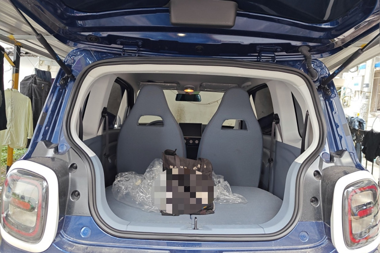 奔腾小马 2025款 222km 伶俐马中控内饰23