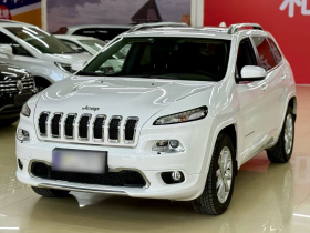 Jeep 自由光 2017款 2.4L 专业智能版