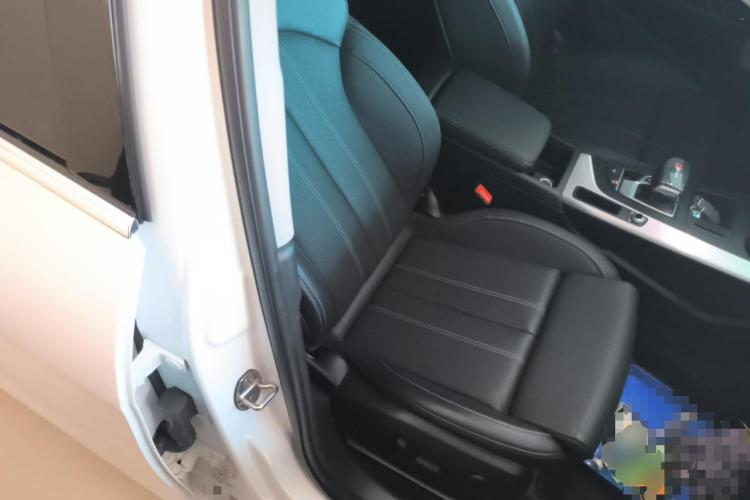 奥迪A4L 2023款 40 TFSI 时尚动感型中控内饰41