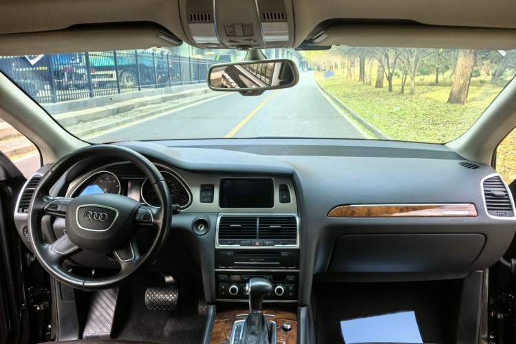 奥迪Q7 2015款 35 TFSI 进取型中控内饰7004