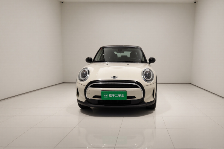 MINI 2022款 改款 1.5T COOPER 艺术家车身外观2