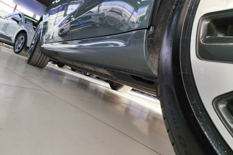 鸿蒙智行 问界M5 2022款 增程四驱性能版局部细节9002