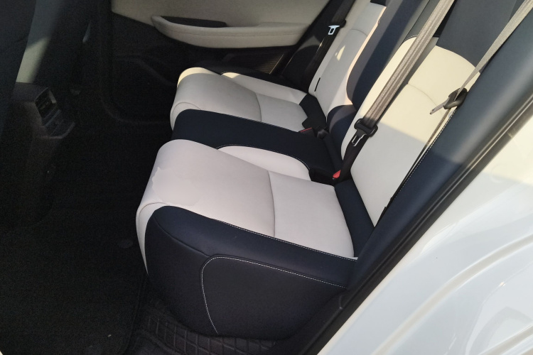 灵悉L 2024款 头号玩家版中控内饰7004