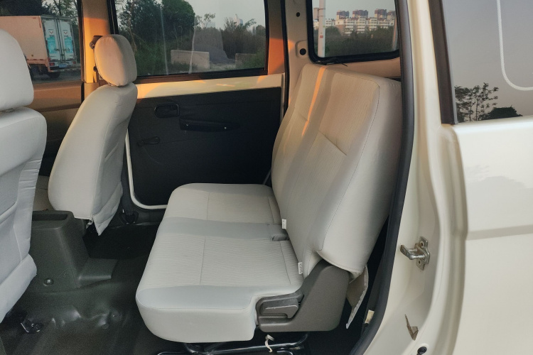 五菱汽车 五菱宏光 2020款 1.2L S基本型国VI LSI中控内饰21