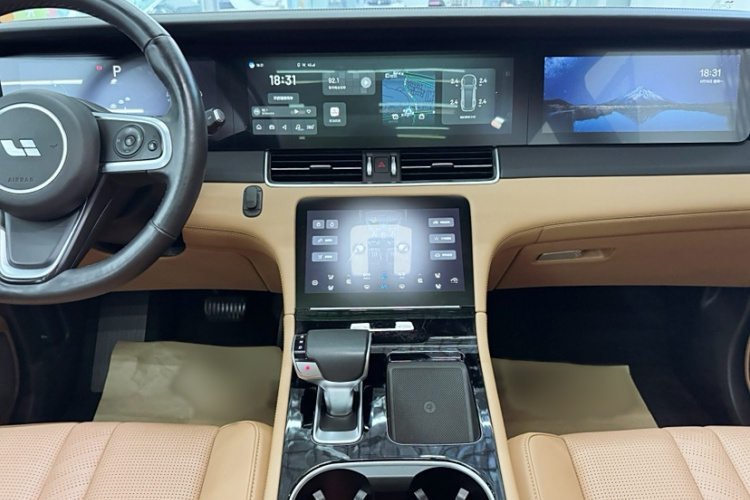 理想汽车 理想ONE 2020款 增程6座版中控内饰7013