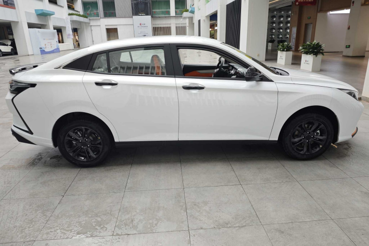 东风风神 奕炫 2025款 1.5L 荣耀版车身外观6002