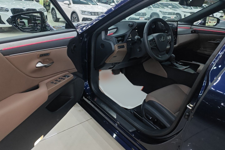 雷克萨斯ES 2025款 200 臻享版中控内饰7003
