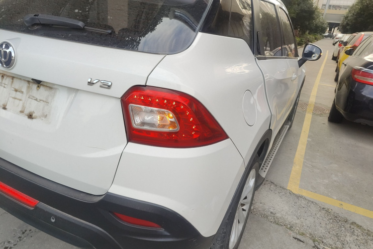 中华V3 2016款 1.5L 手动舒适型车身外观9