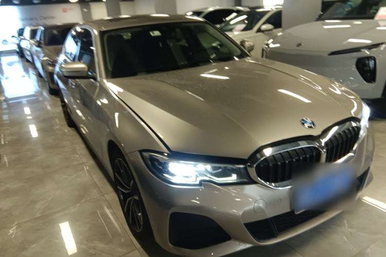 宝马3系 2022款 325Li M运动套装车身外观3