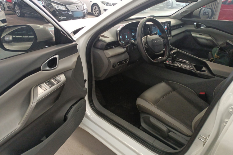 宝骏RC-5 2020款 1.5T CVT智耀豪华型中控内饰20