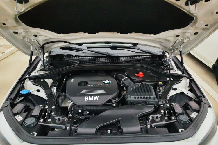 宝马1系 2017款 118i 时尚型机舱底盘24