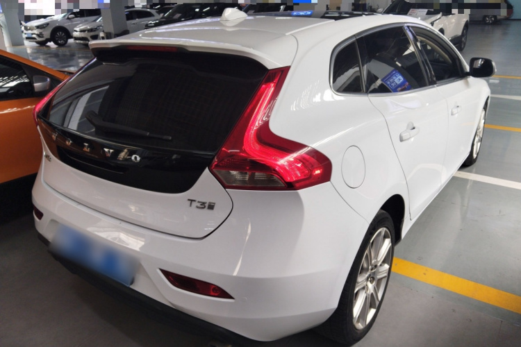 沃尔沃V40 2019款 T3 智雅版车身外观7