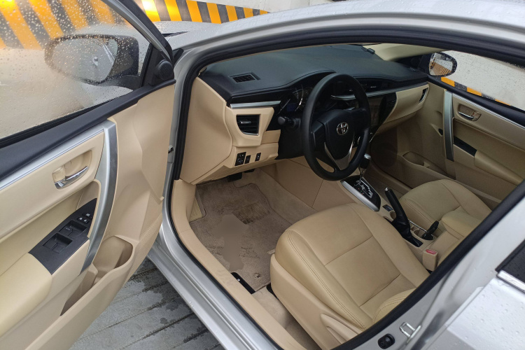 丰田 卡罗拉 2017款 1.2T CVT GL中控内饰7003