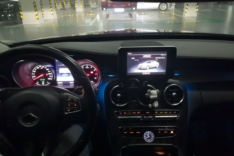 奔驰C级 2017款 改款 C 200 L 运动版中控内饰12