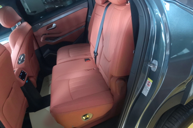 比亚迪 唐L 2025款 DM 200KM四驱激光雷达旗舰型中控内饰21